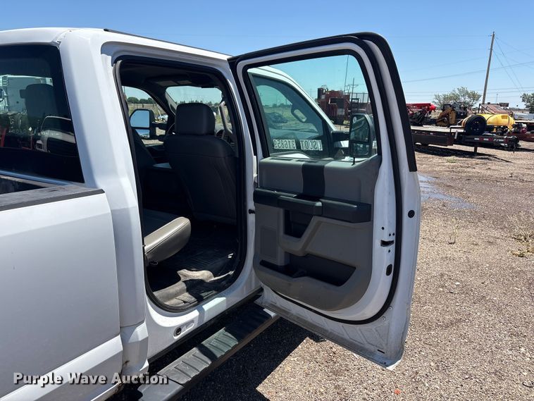 image for item FC2488 2019 Ford F250 Super Duty Crew Cab pickup truck
