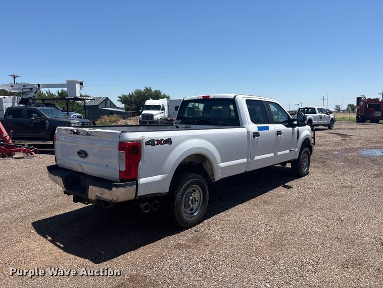 image for item FC2490 2019 Ford F250 Super Duty Crew Cab pickup truck