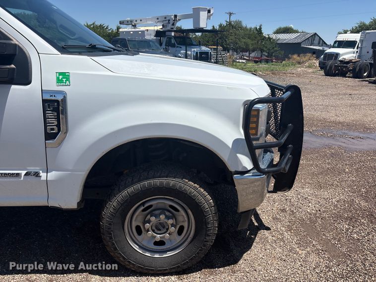 image for item FC2490 2019 Ford F250 Super Duty Crew Cab pickup truck