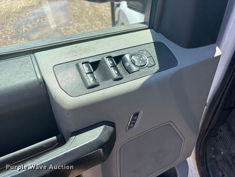 image for item FC2490 2019 Ford F250 Super Duty Crew Cab pickup truck