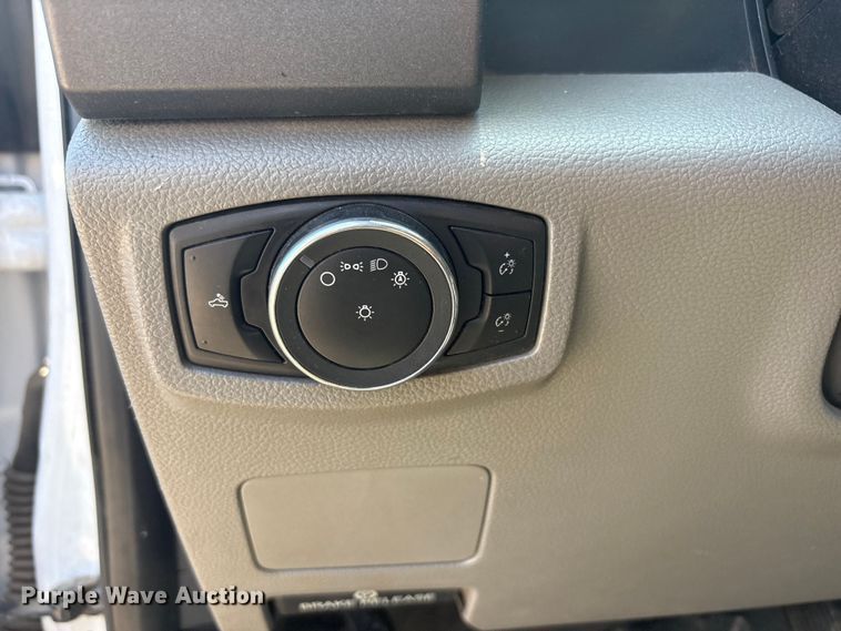 image for item FC2490 2019 Ford F250 Super Duty Crew Cab pickup truck