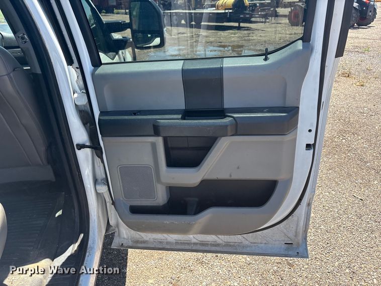 image for item FC2490 2019 Ford F250 Super Duty Crew Cab pickup truck