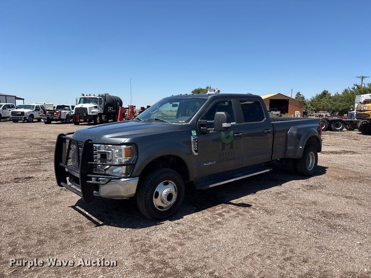 2020 Ford F350 Super Duty Crew Cab pickup truck
