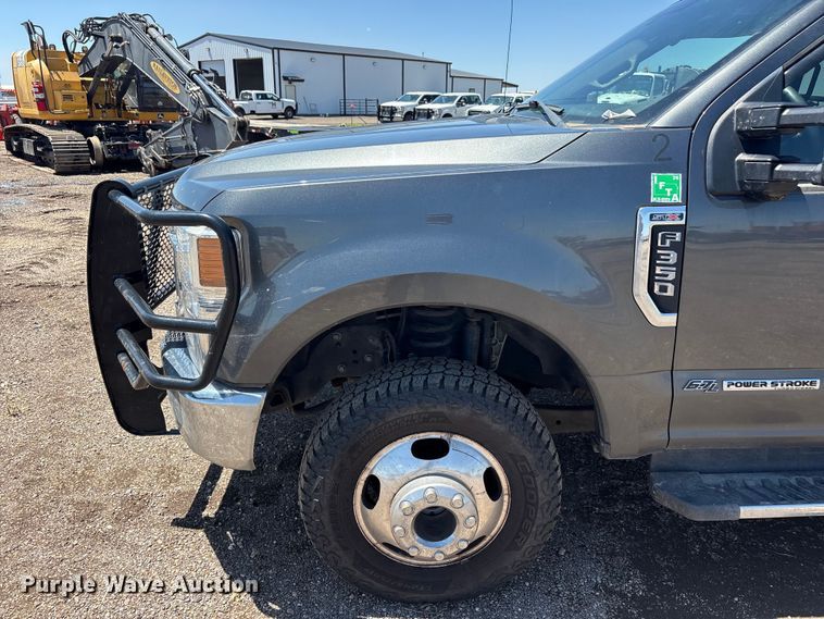 image for item FC2500 2020 Ford F350 Super Duty Crew Cab pickup truck