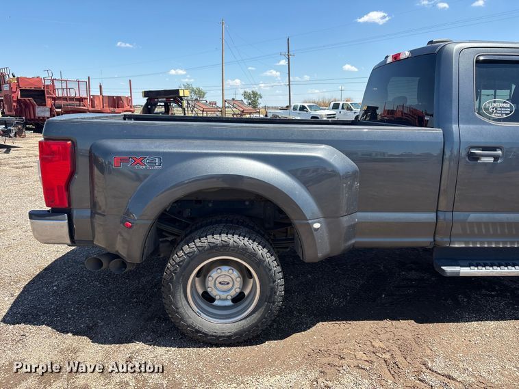 image for item FC2500 2020 Ford F350 Super Duty Crew Cab pickup truck