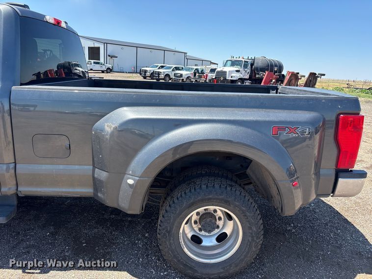 image for item FC2500 2020 Ford F350 Super Duty Crew Cab pickup truck