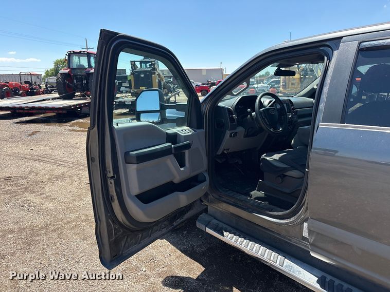 image for item FC2500 2020 Ford F350 Super Duty Crew Cab pickup truck