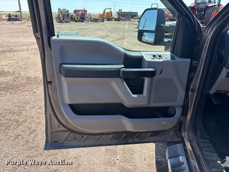 image for item FC2500 2020 Ford F350 Super Duty Crew Cab pickup truck