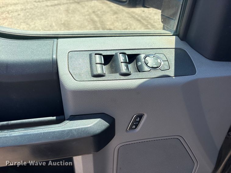 image for item FC2500 2020 Ford F350 Super Duty Crew Cab pickup truck