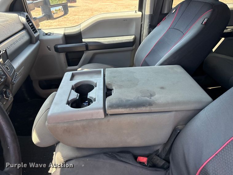 image for item FC2500 2020 Ford F350 Super Duty Crew Cab pickup truck