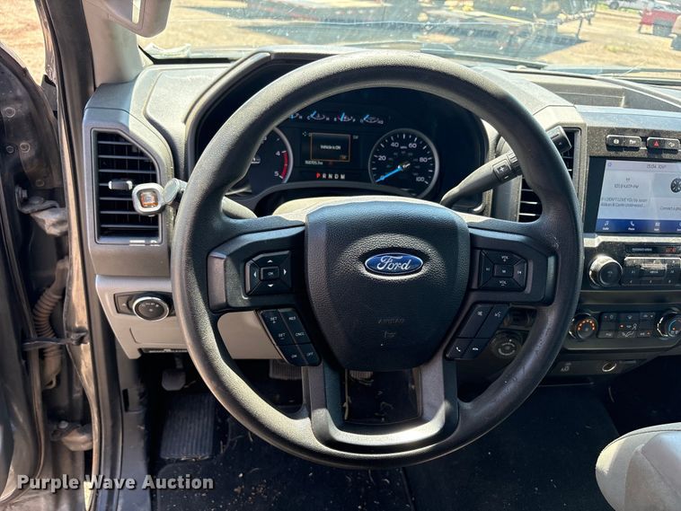 image for item FC2500 2020 Ford F350 Super Duty Crew Cab pickup truck