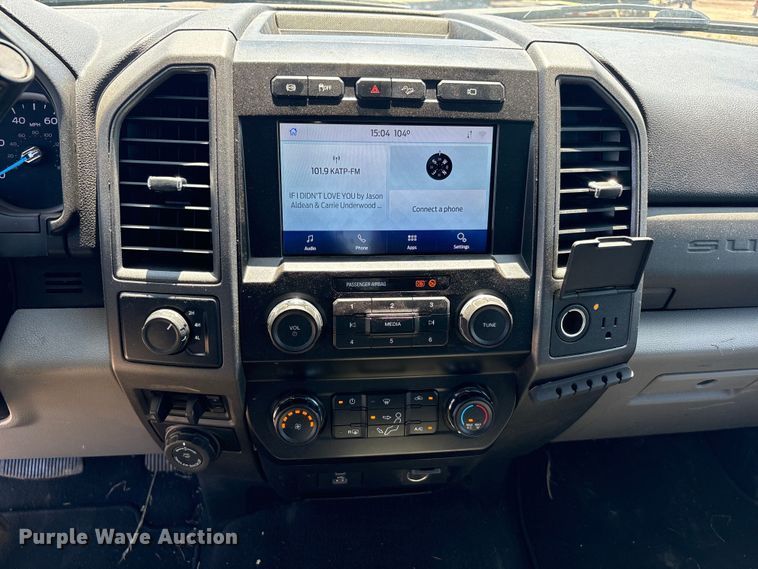 image for item FC2500 2020 Ford F350 Super Duty Crew Cab pickup truck