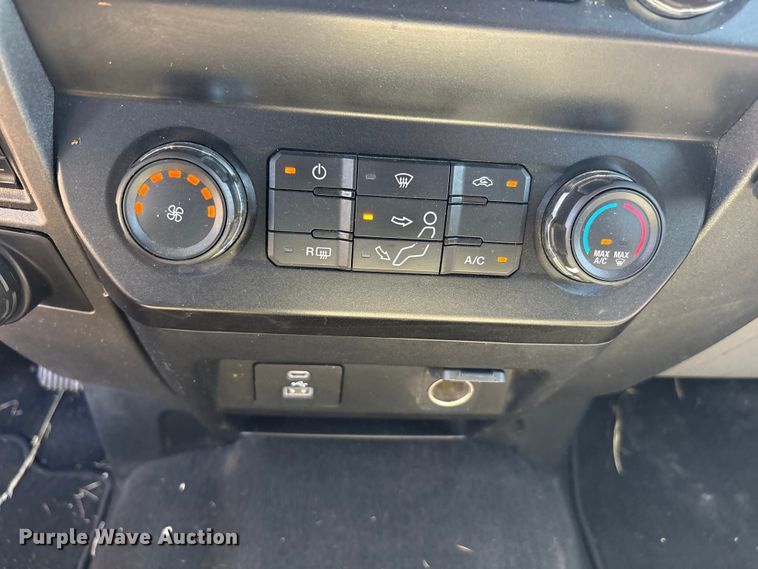 image for item FC2500 2020 Ford F350 Super Duty Crew Cab pickup truck