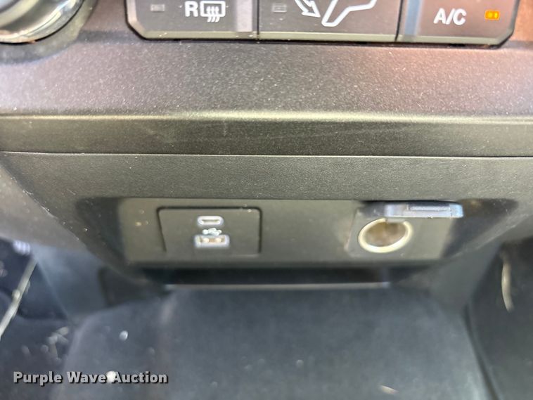 image for item FC2500 2020 Ford F350 Super Duty Crew Cab pickup truck