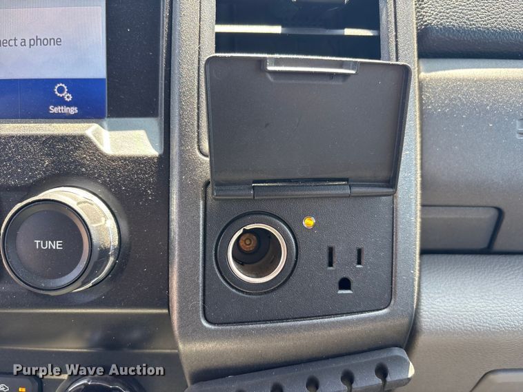 image for item FC2500 2020 Ford F350 Super Duty Crew Cab pickup truck