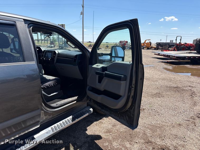 image for item FC2500 2020 Ford F350 Super Duty Crew Cab pickup truck