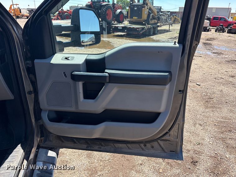 image for item FC2500 2020 Ford F350 Super Duty Crew Cab pickup truck