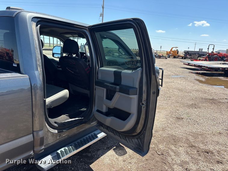 image for item FC2500 2020 Ford F350 Super Duty Crew Cab pickup truck