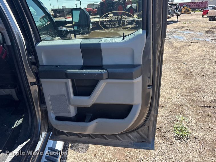 image for item FC2500 2020 Ford F350 Super Duty Crew Cab pickup truck
