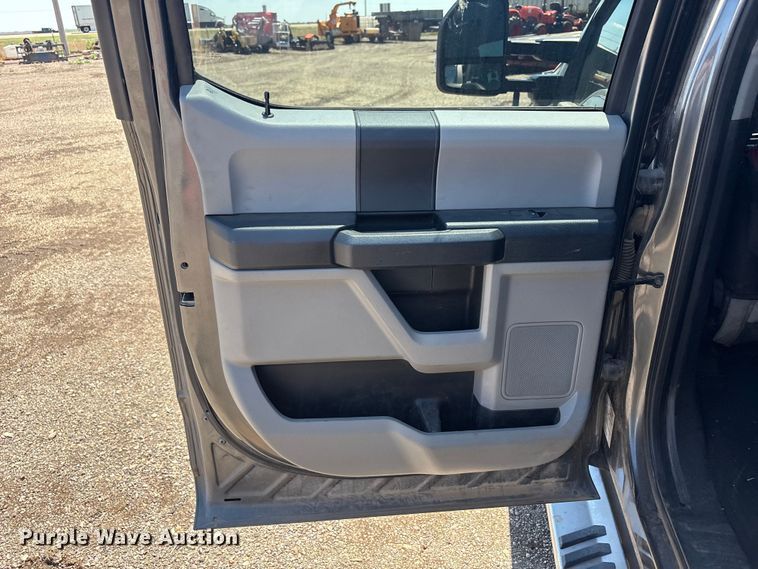 image for item FC2500 2020 Ford F350 Super Duty Crew Cab pickup truck
