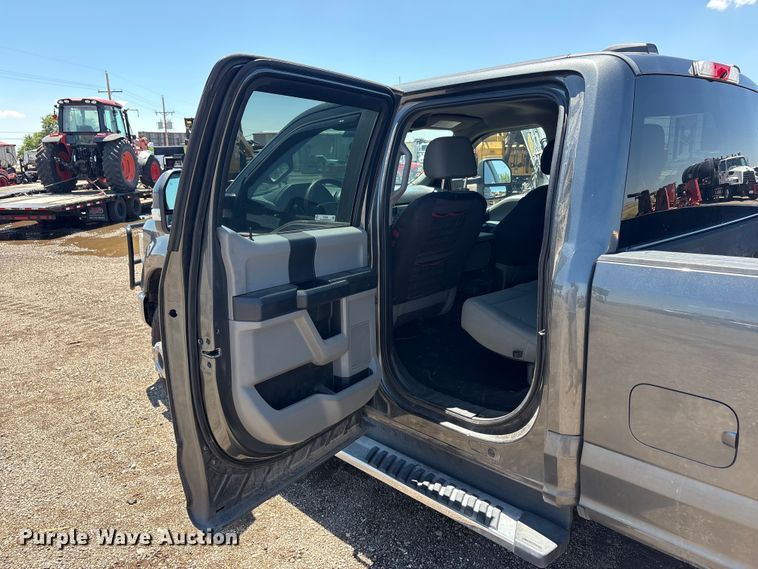 image for item FC2500 2020 Ford F350 Super Duty Crew Cab pickup truck
