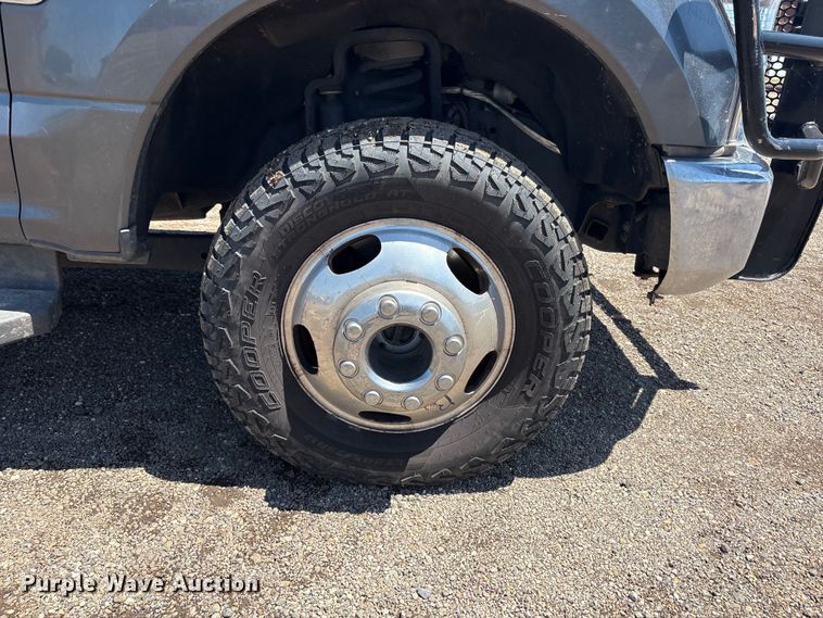 image for item FC2500 2020 Ford F350 Super Duty Crew Cab pickup truck