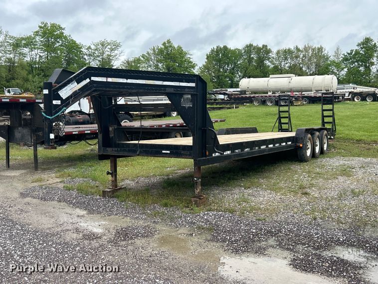 image for item FC2539 2006 PJ Trailers equipment trailer