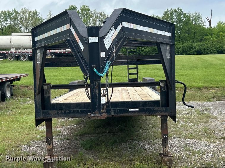 image for item FC2539 2006 PJ Trailers equipment trailer