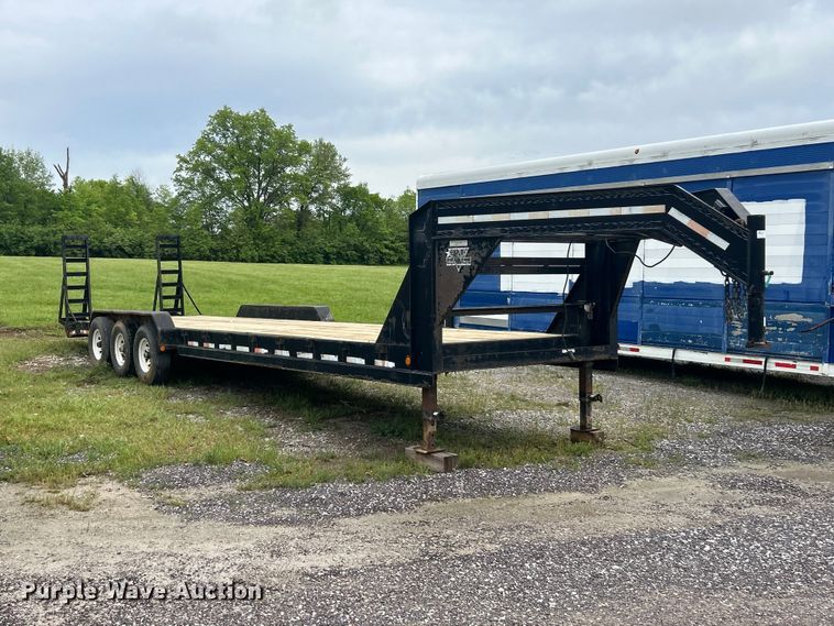 image for item FC2539 2006 PJ Trailers equipment trailer