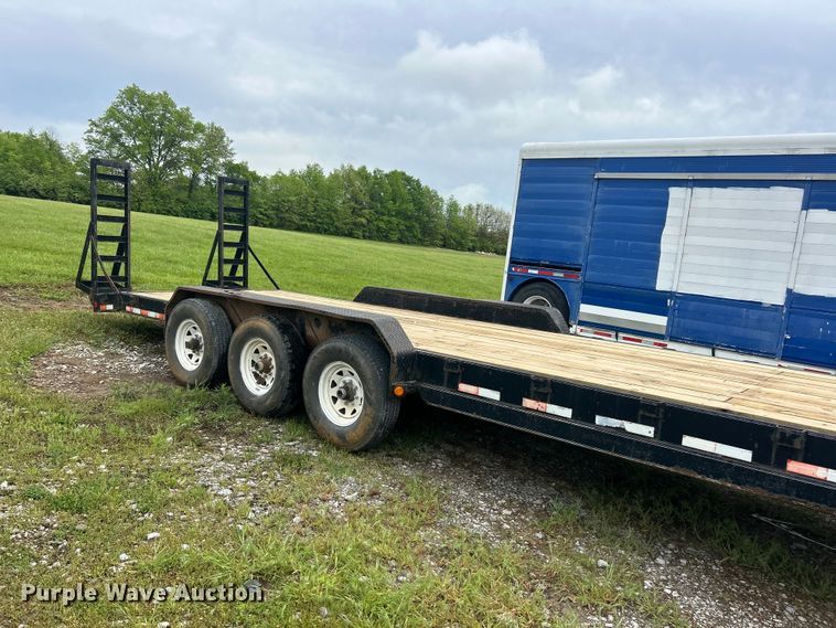 image for item FC2539 2006 PJ Trailers equipment trailer