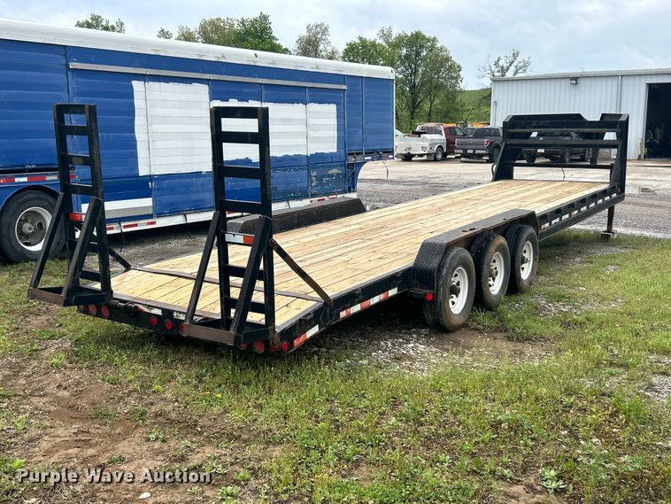 image for item FC2539 2006 PJ Trailers equipment trailer