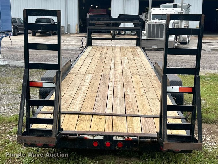 image for item FC2539 2006 PJ Trailers equipment trailer