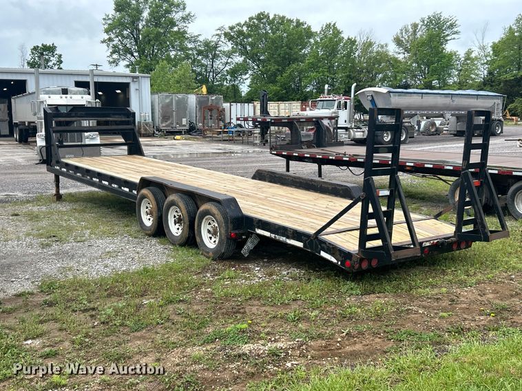 image for item FC2539 2006 PJ Trailers equipment trailer