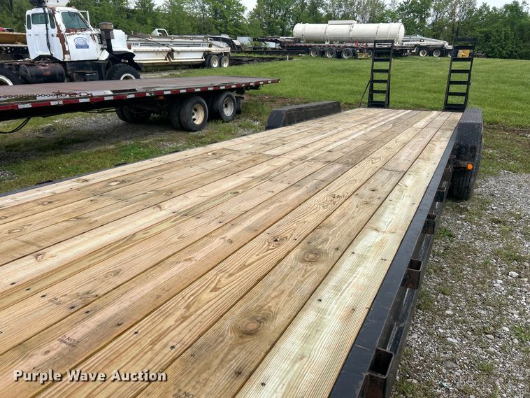 image for item FC2539 2006 PJ Trailers equipment trailer