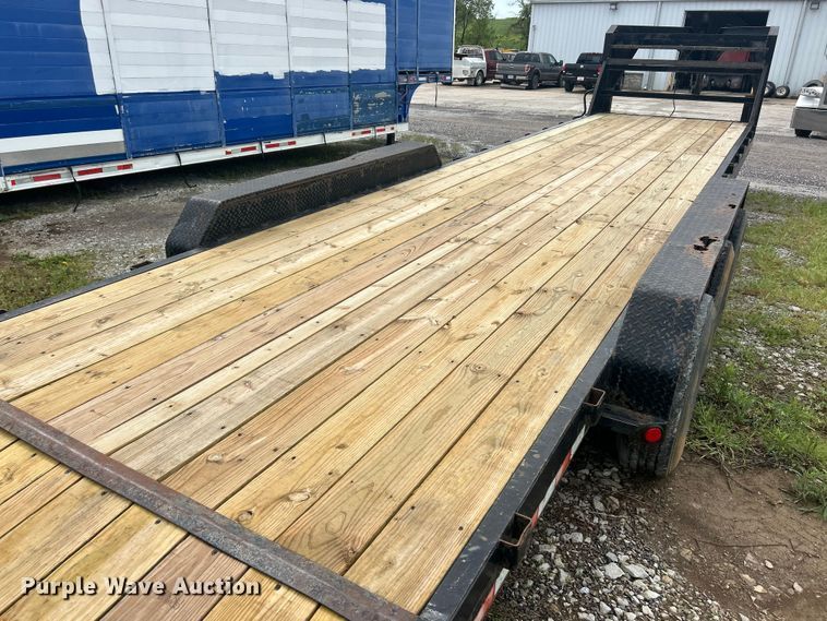 image for item FC2539 2006 PJ Trailers equipment trailer