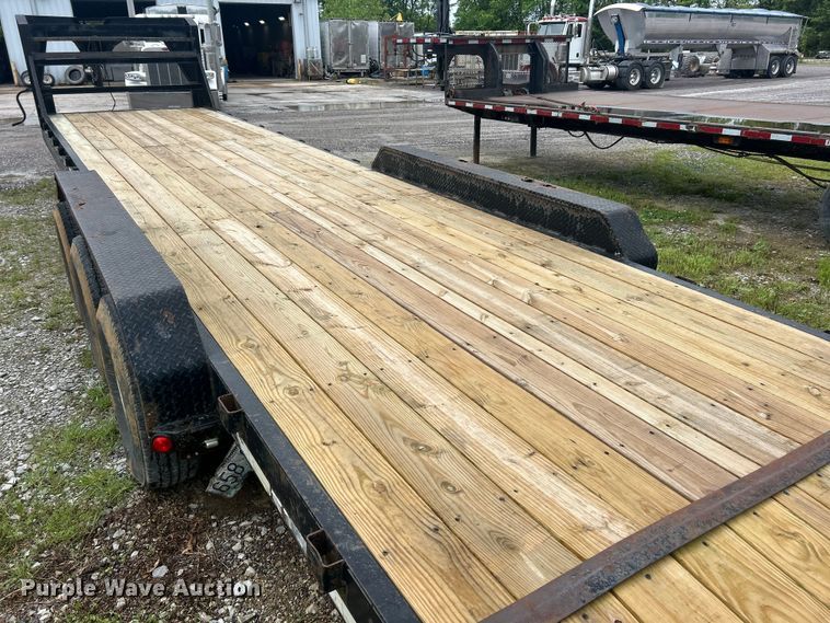 image for item FC2539 2006 PJ Trailers equipment trailer
