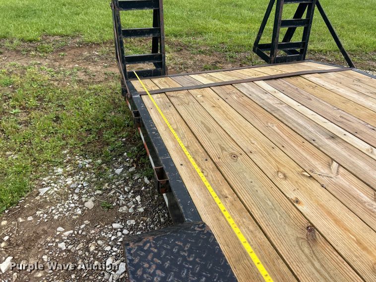 image for item FC2539 2006 PJ Trailers equipment trailer