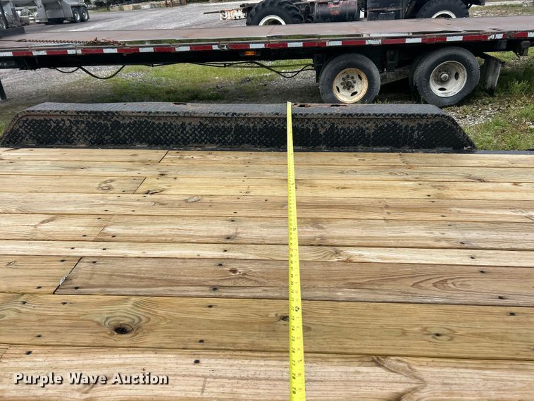 image for item FC2539 2006 PJ Trailers equipment trailer