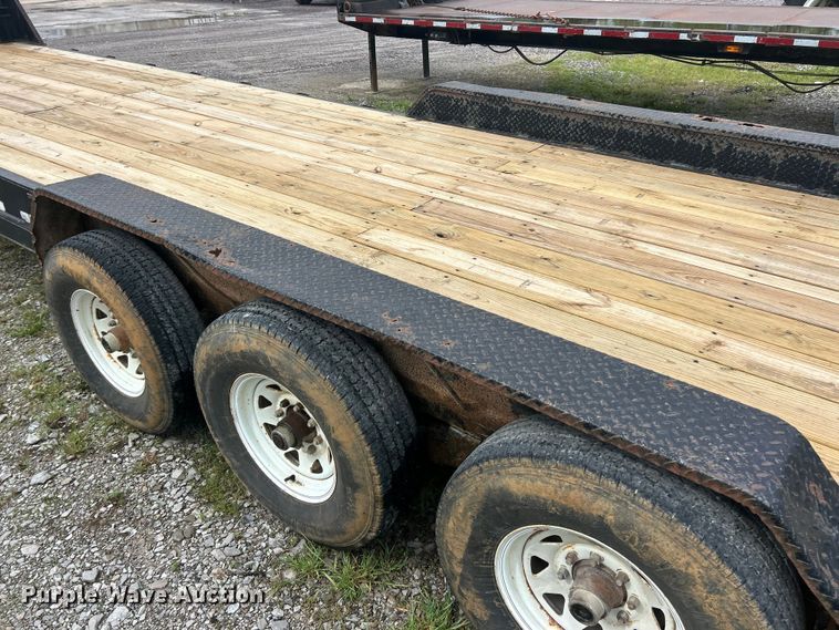 image for item FC2539 2006 PJ Trailers equipment trailer