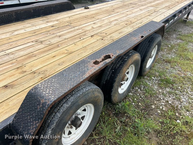 image for item FC2539 2006 PJ Trailers equipment trailer