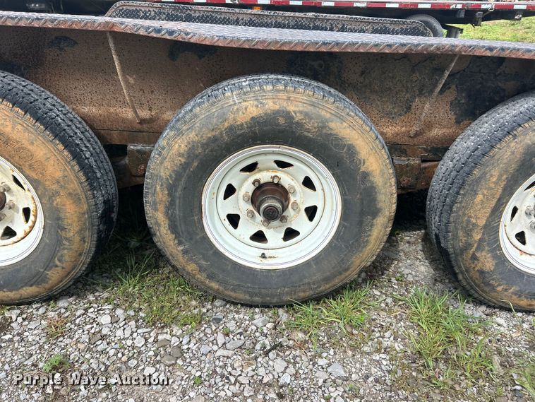 image for item FC2539 2006 PJ Trailers equipment trailer