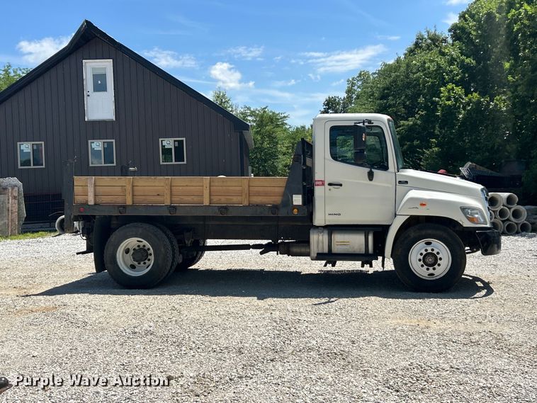 image for item FC2780 2008 Hino 268 flatbed truck