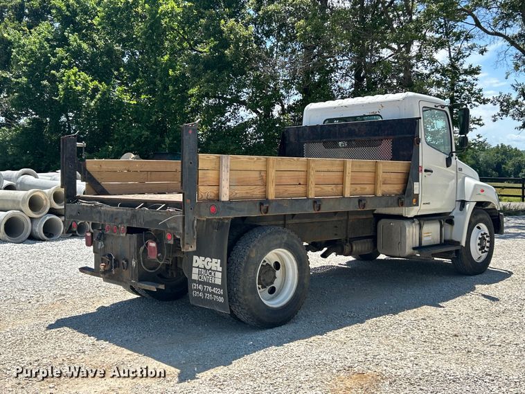 image for item FC2780 2008 Hino 268 flatbed truck