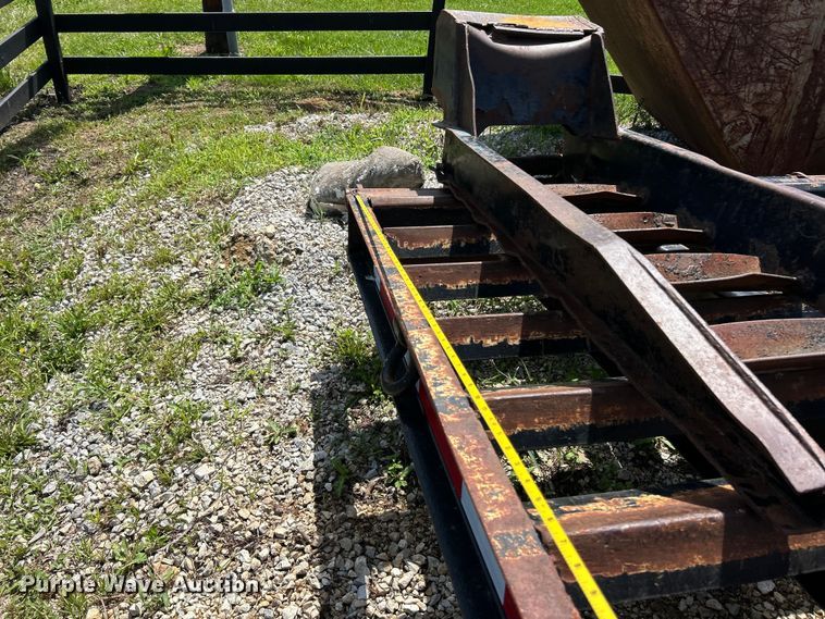 image for item FC2842 2016 TrailKing TK40LP equipment trailer