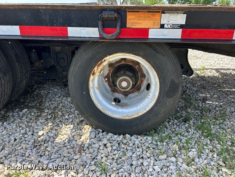 image for item FC2842 2016 TrailKing TK40LP equipment trailer