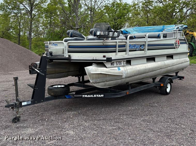 image for item FC5605 1992 Sun Tracker  Bass Buggy 18 pontoon boat