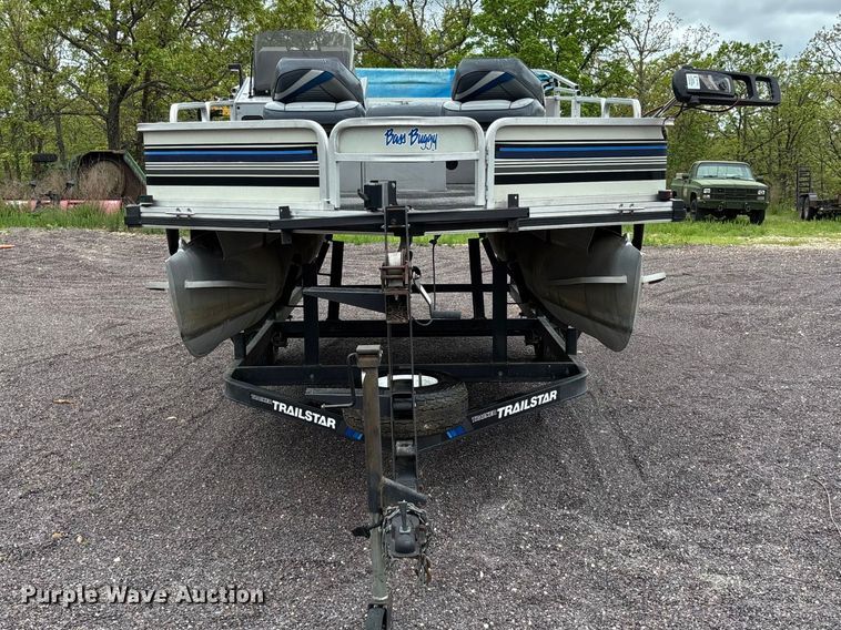 image for item FC5605 1992 Sun Tracker  Bass Buggy 18 pontoon boat