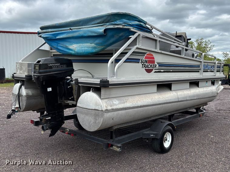 image for item FC5605 1992 Sun Tracker  Bass Buggy 18 pontoon boat