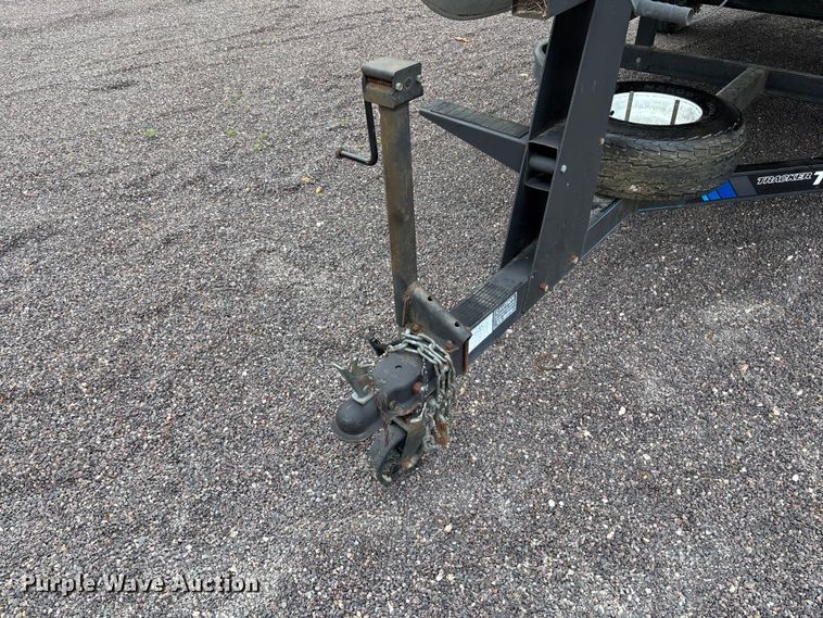image for item FC5605 1992 Sun Tracker  Bass Buggy 18 pontoon boat