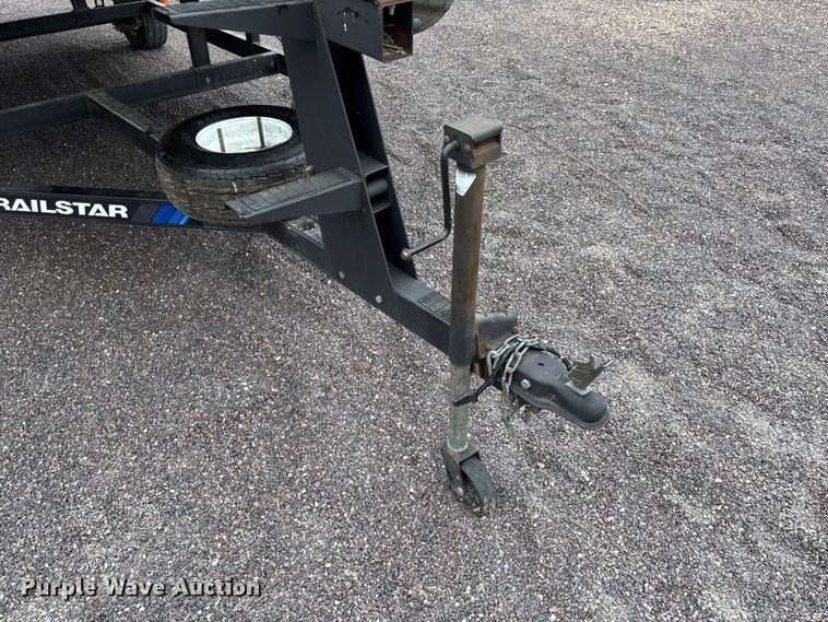 image for item FC5605 1992 Sun Tracker  Bass Buggy 18 pontoon boat
